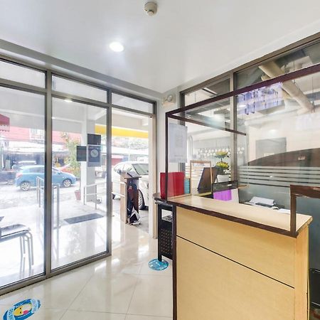 Oyo 893 Dian Suites Makati Manila Luaran gambar