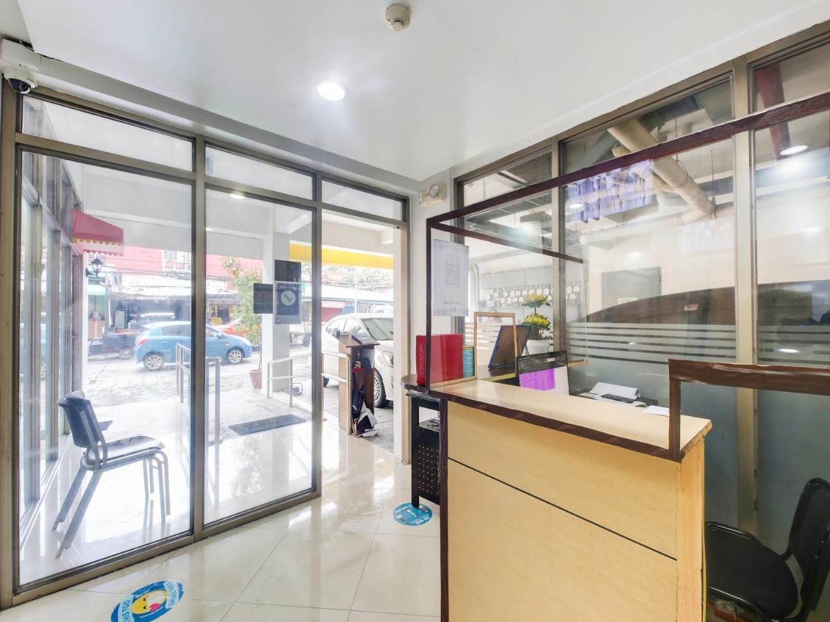 Oyo 893 Dian Suites Makati Manila Luaran gambar