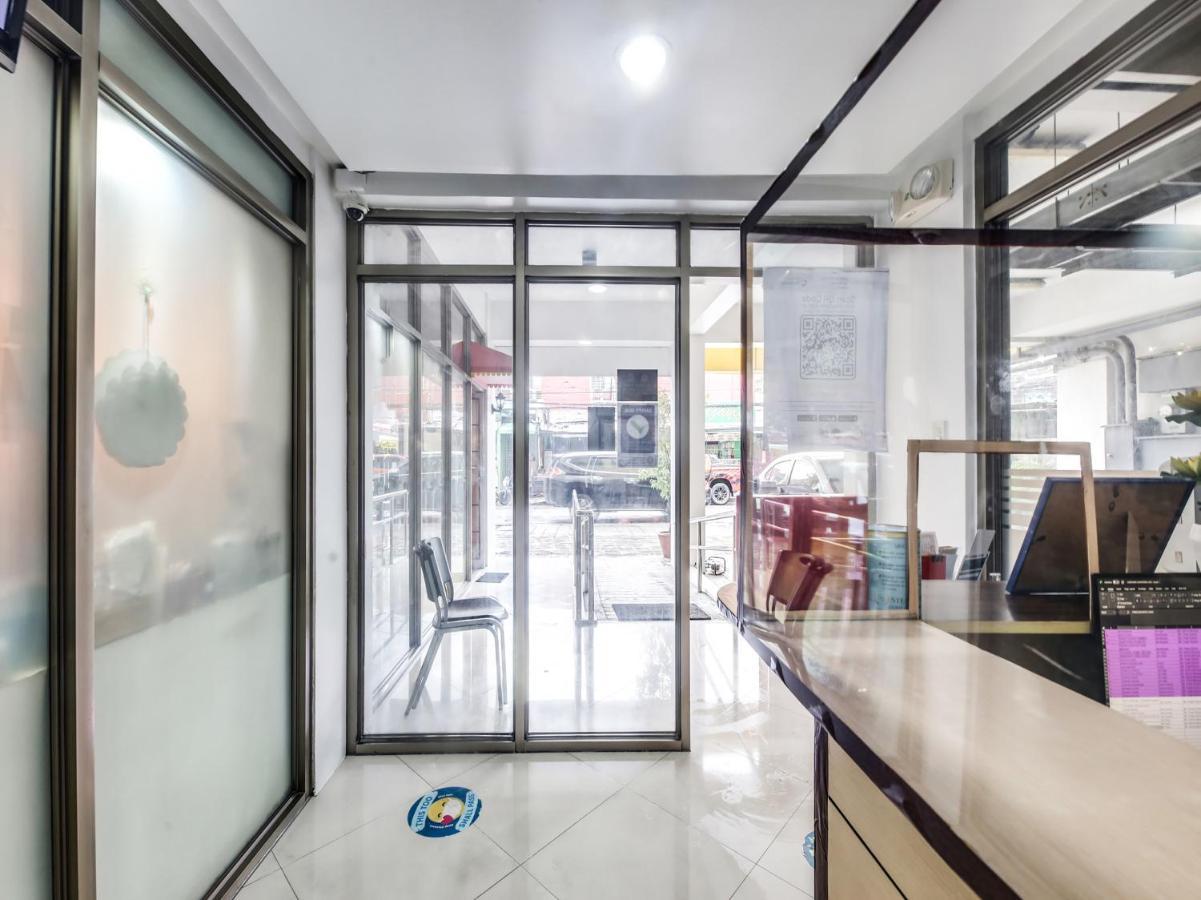 Oyo 893 Dian Suites Makati Manila Luaran gambar
