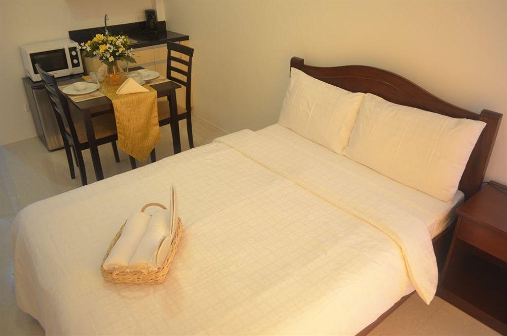Oyo 893 Dian Suites Makati Manila Luaran gambar