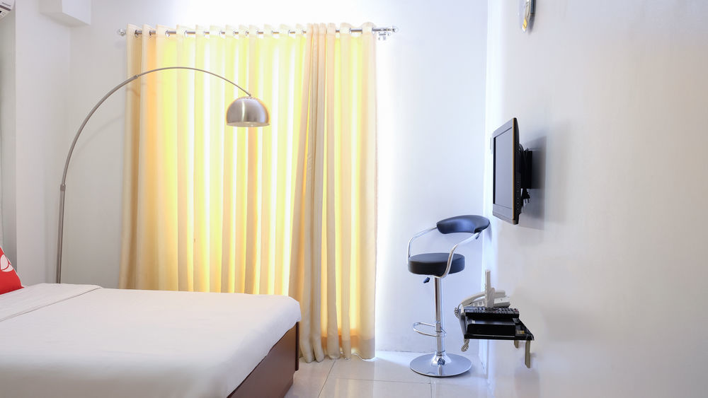 Oyo 893 Dian Suites Makati Manila Luaran gambar