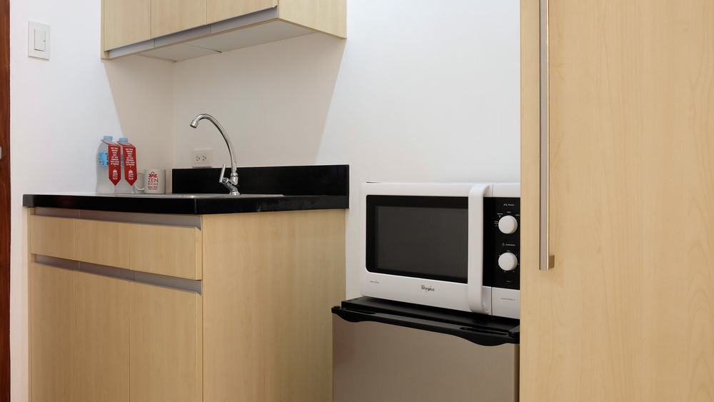 Oyo 893 Dian Suites Makati Manila Luaran gambar