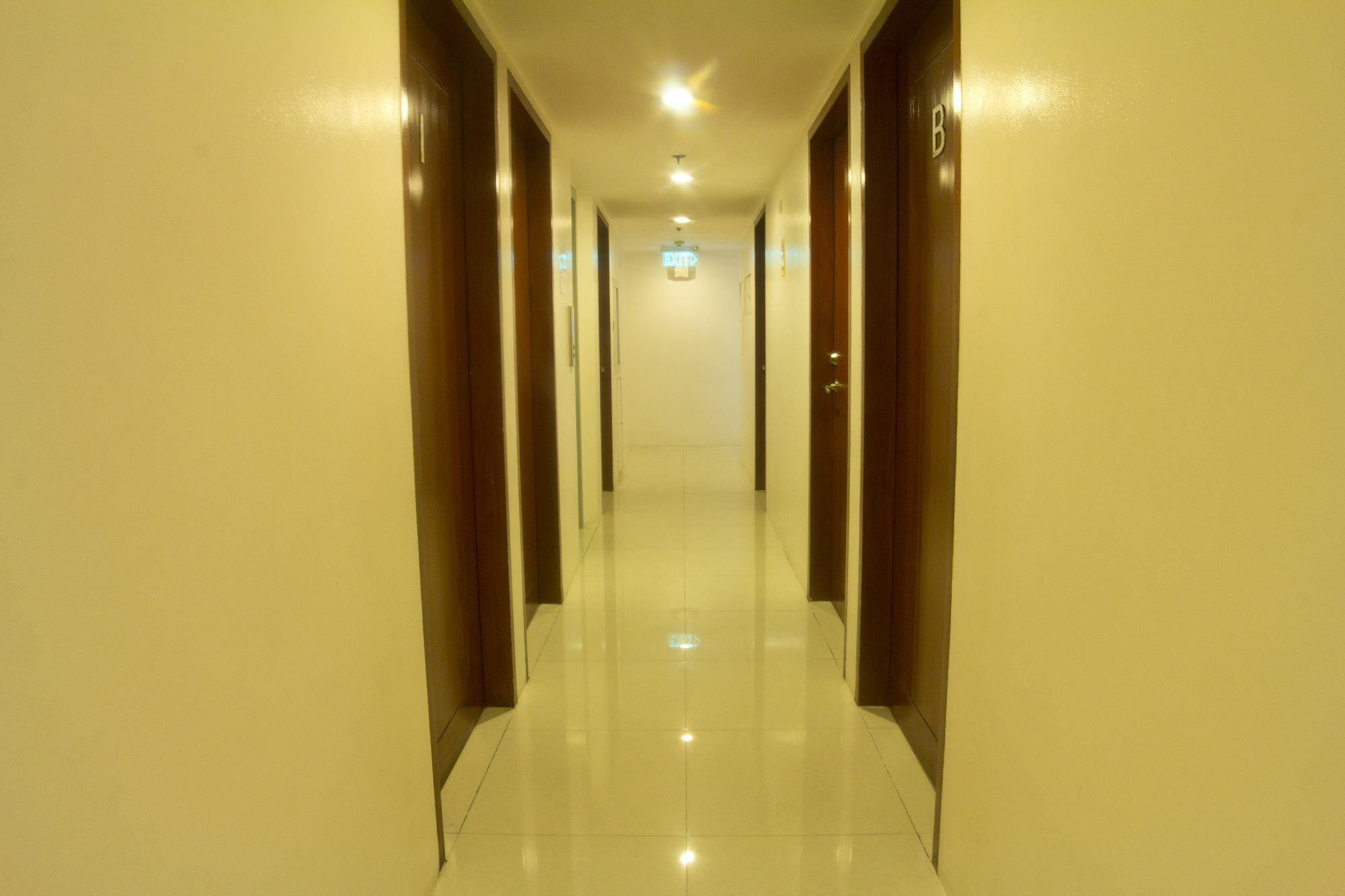 Oyo 893 Dian Suites Makati Manila Luaran gambar