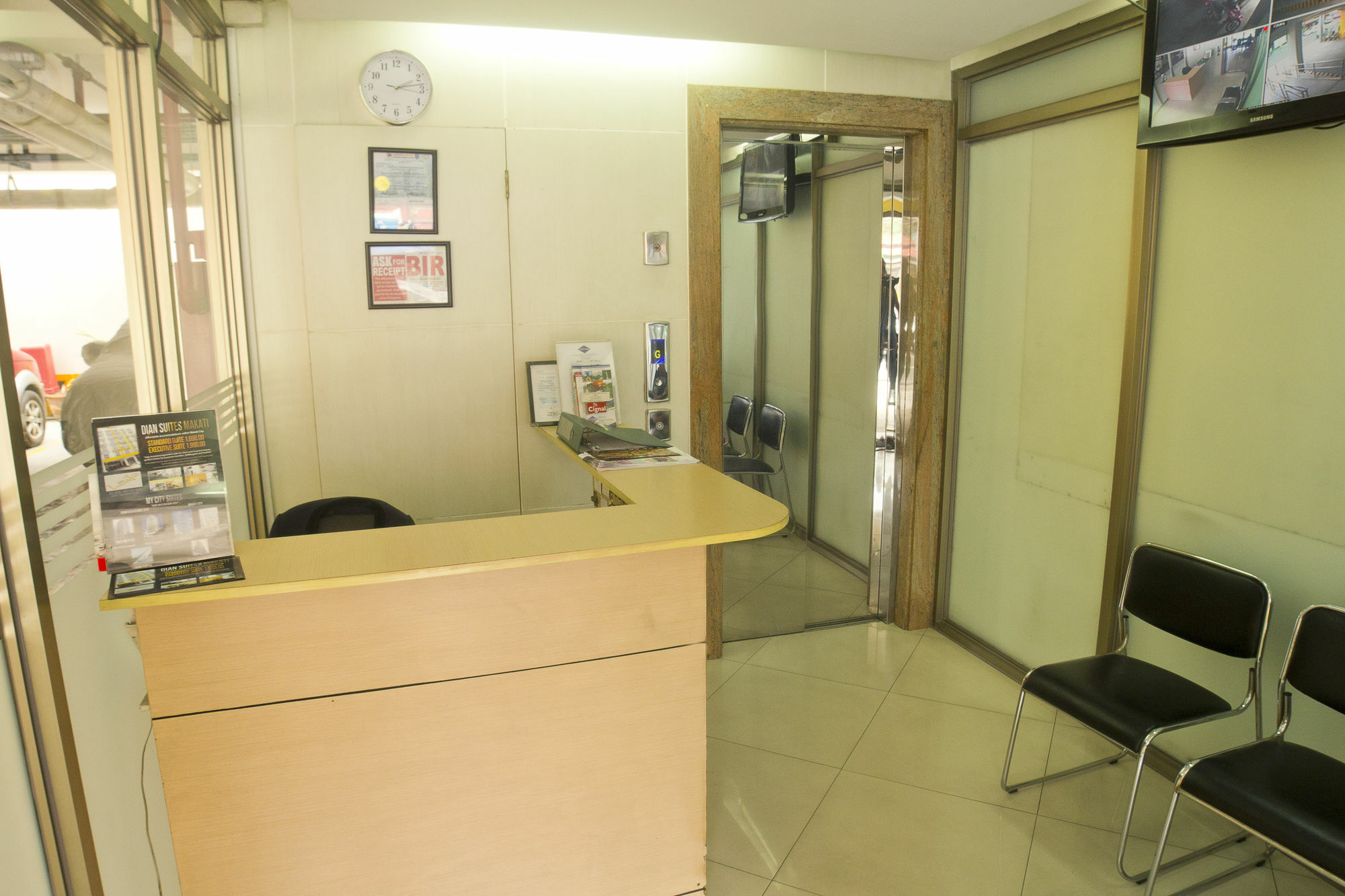 Oyo 893 Dian Suites Makati Manila Luaran gambar