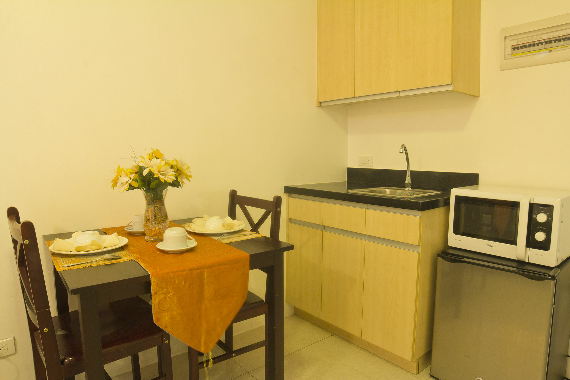 Oyo 893 Dian Suites Makati Manila Luaran gambar