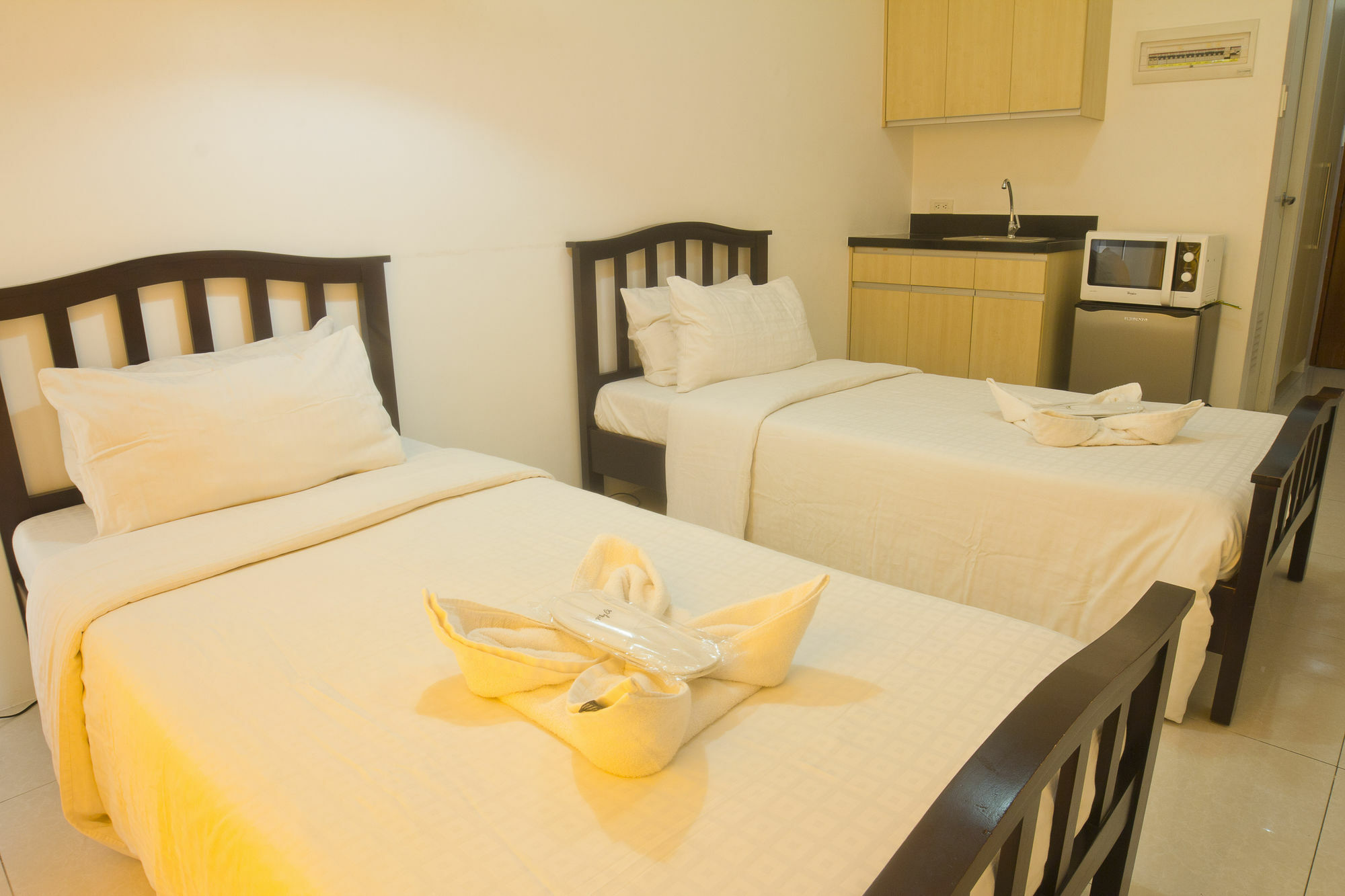 Oyo 893 Dian Suites Makati Manila Luaran gambar